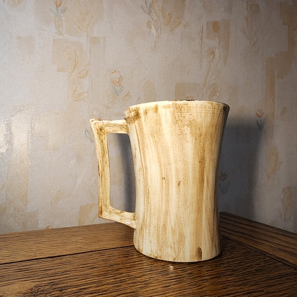Handcrafted Ceramic Mug with Leaf Design - Picture 4 of 6